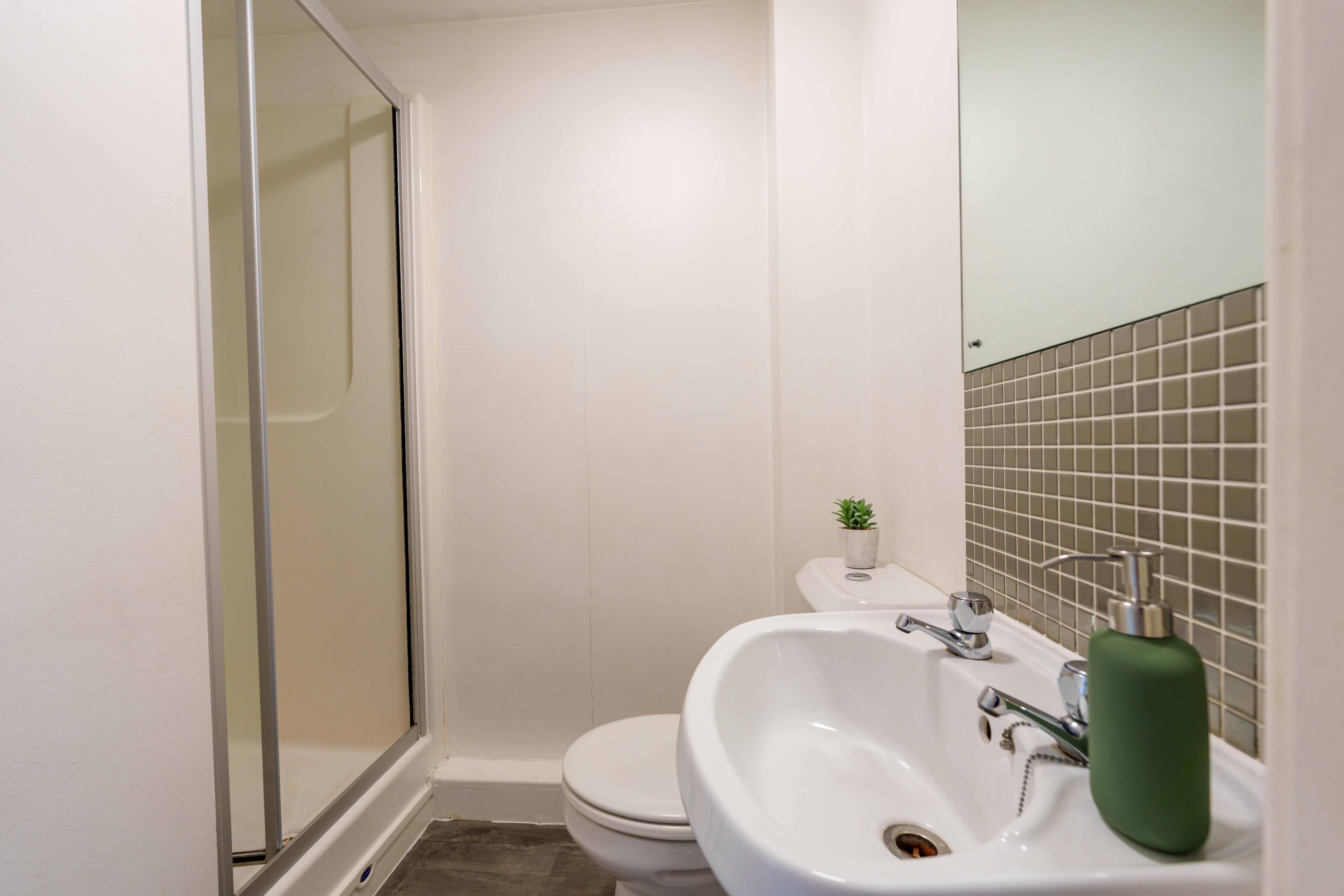 5 Regent Terrace - 5 Bed Apartment Image 9